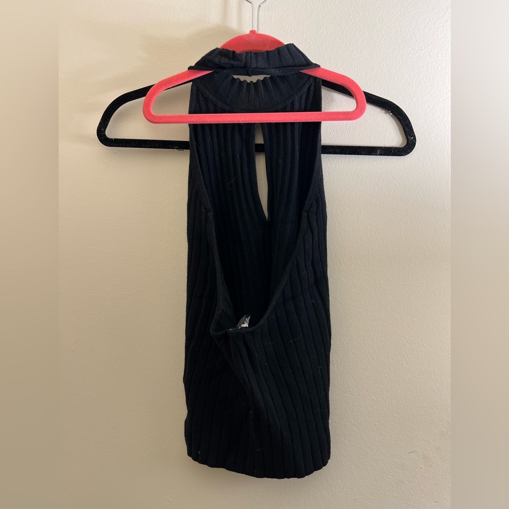 Halter Keyhole Top - Picture 2 of 2